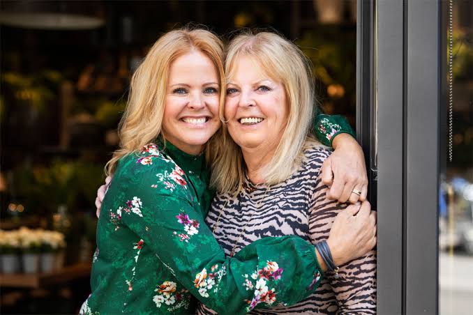 Ann-Christine och Jeanette Jonsson i butiken
